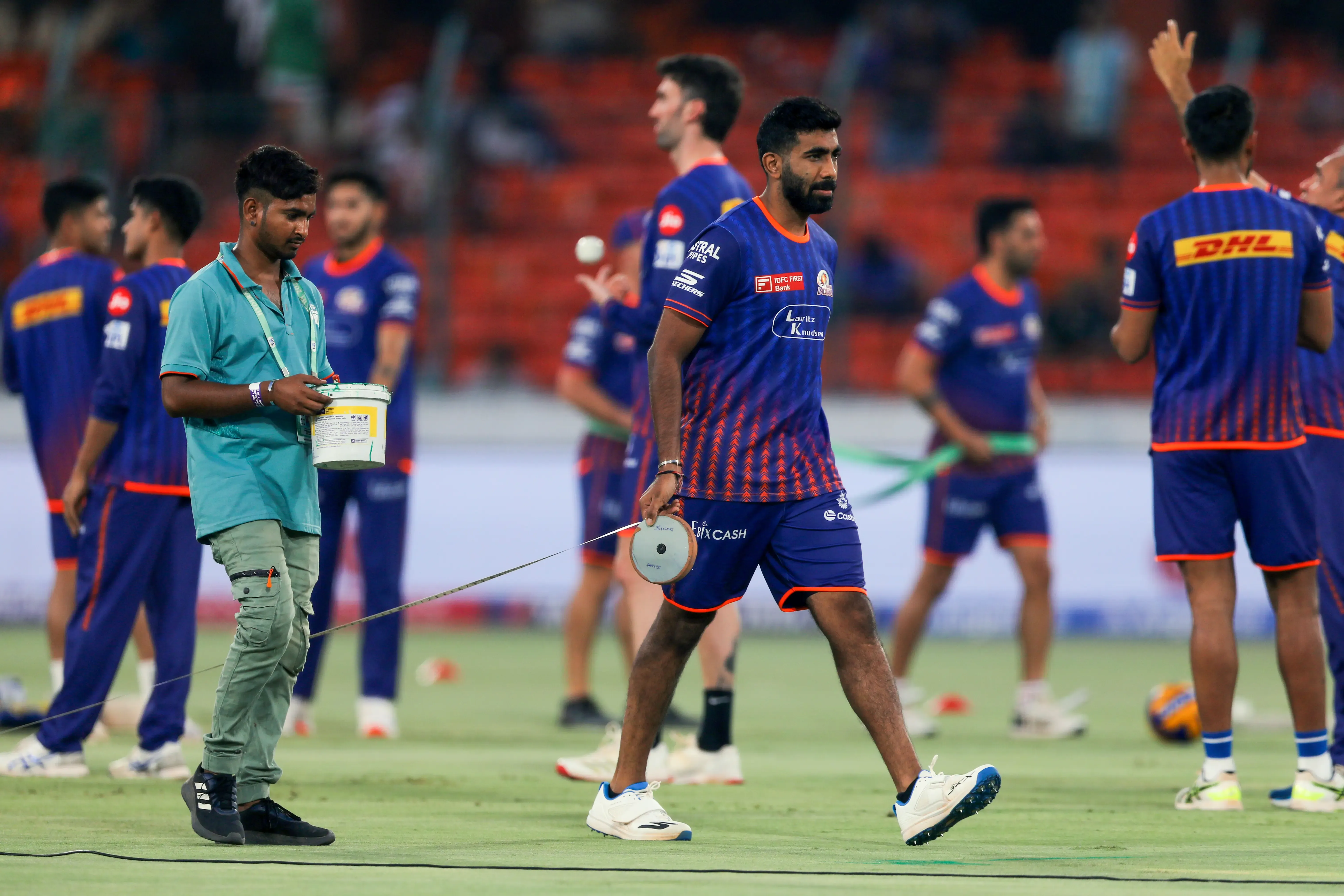 IPL 2025: Unadkat Replaces Shami as Mumbai Opts to Bowl First Against Hyderabad