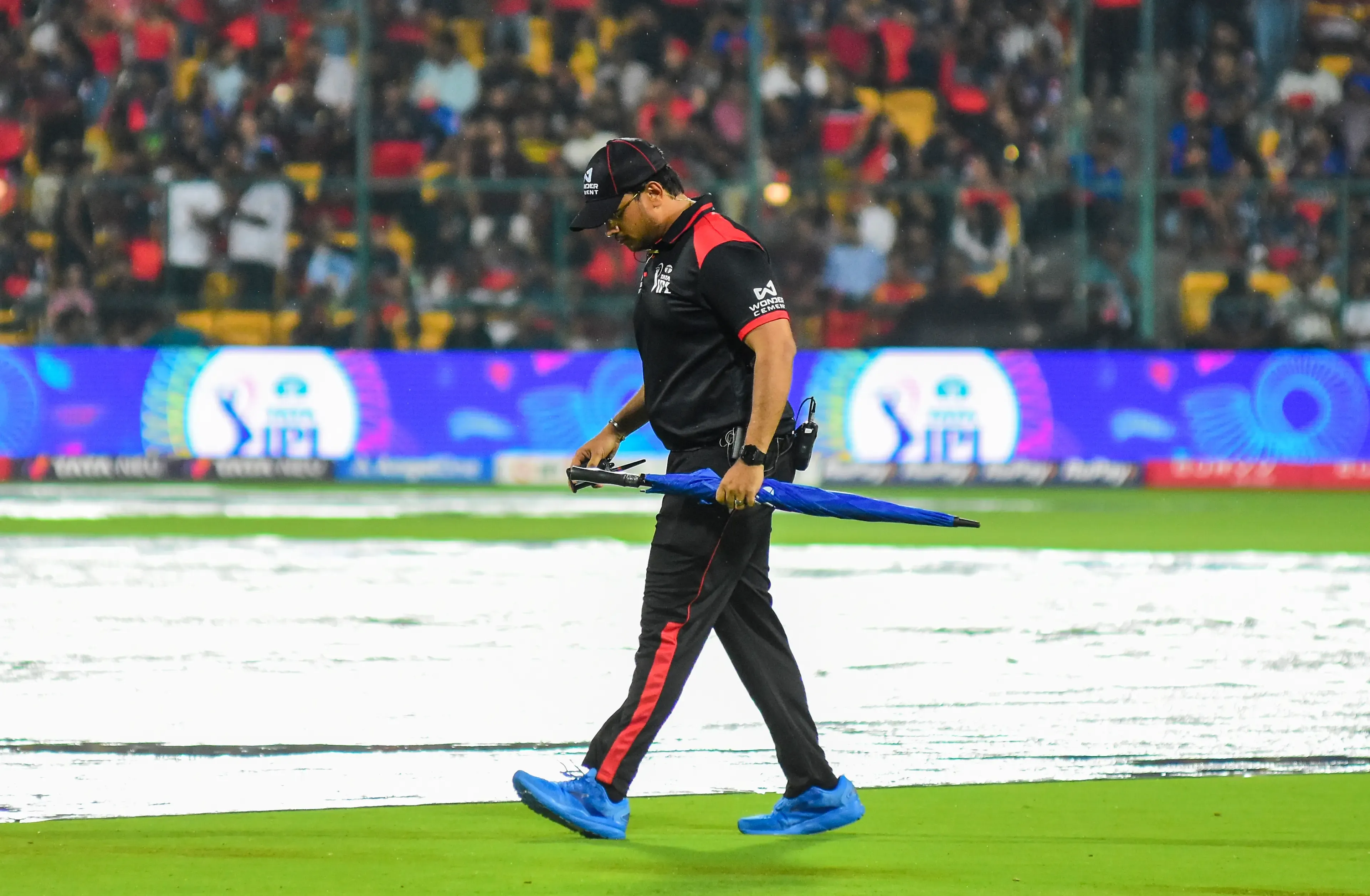 IPL 2025: Stoinis Replaces Maxwell as Punjab Opts to Bowl First Against Bengaluru