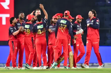 आईपीएल 2026: भुवनेश्वर और हेजलवुड की घातक गेंदबाजी पर न्यूजीलैंड के मैक्लेनाघन की प्रशंसा