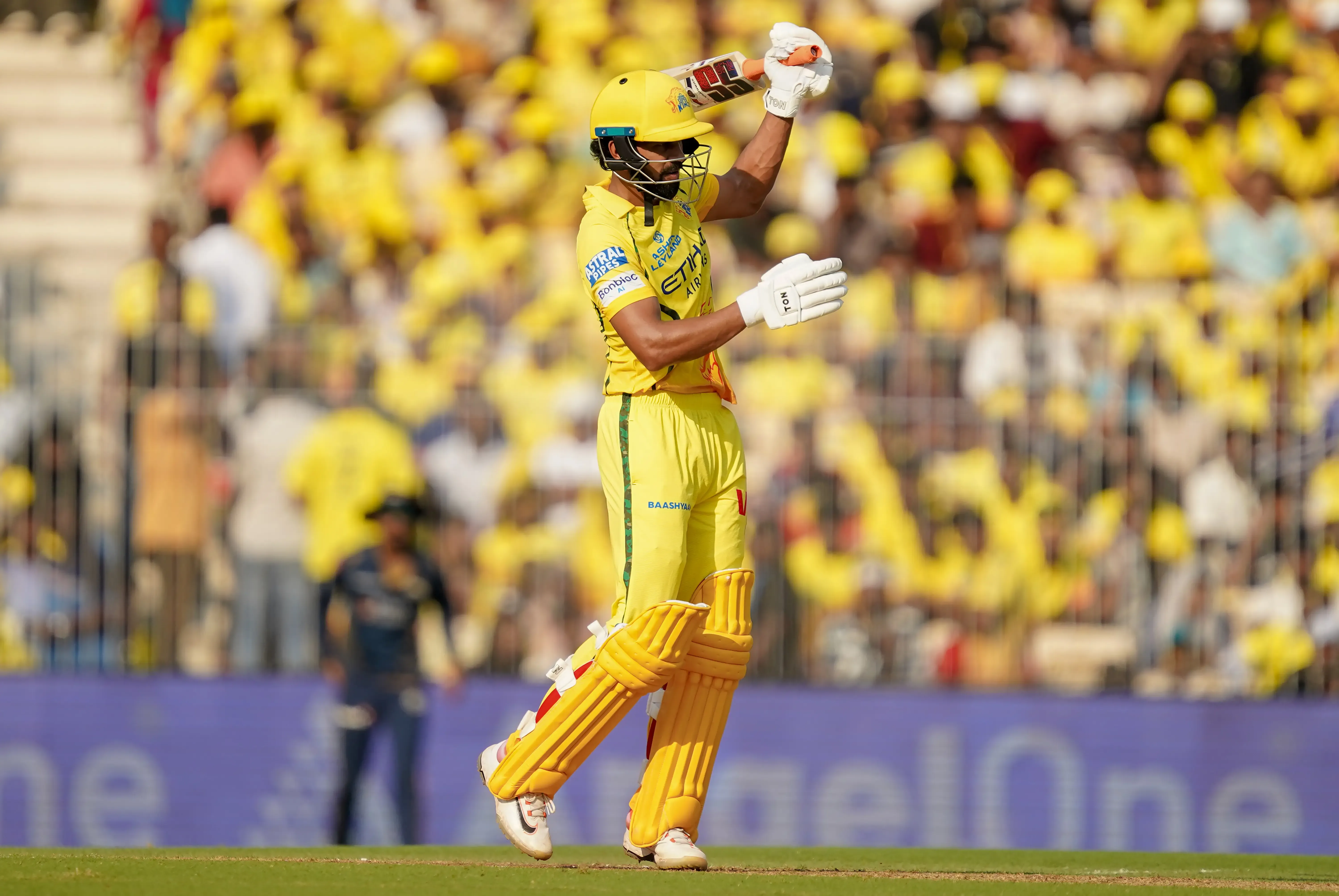 ऋतुराज गायकवाड़ की 74 रन की कप्तानी पारी, सीएसके ने जीटी को दिया 159 रन का लक्ष्य