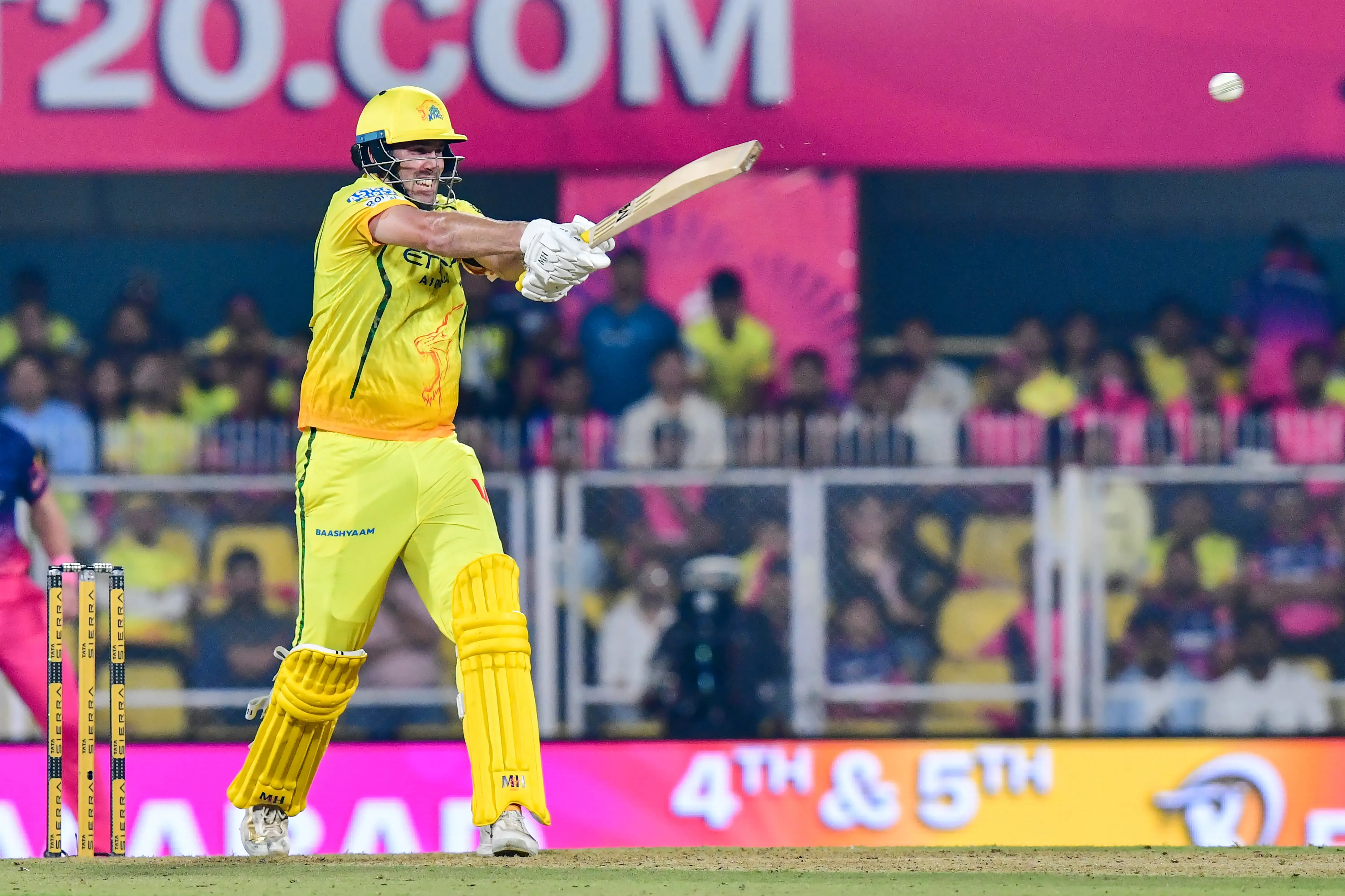 आईपीएल 2026: जेमी ओवरटन ने धोनी का रिकॉर्ड तोड़ा, बल्लेबाजी में किया अद्वितीय प्रदर्शन