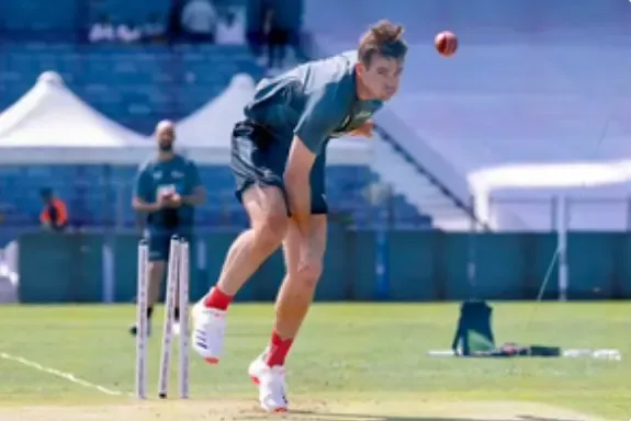 क्या आईपीएल 2026 में केकेआर ने अपने पूर्व गेंदबाज को कोचिंग टीम में बड़ी जिम्मेदारी दी?