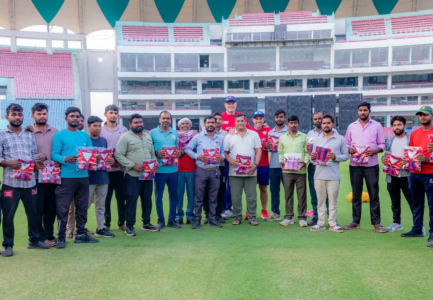 IPL 2026: LSG Coaches Gift Jerseys to Groundsmen at Ekana Stadium