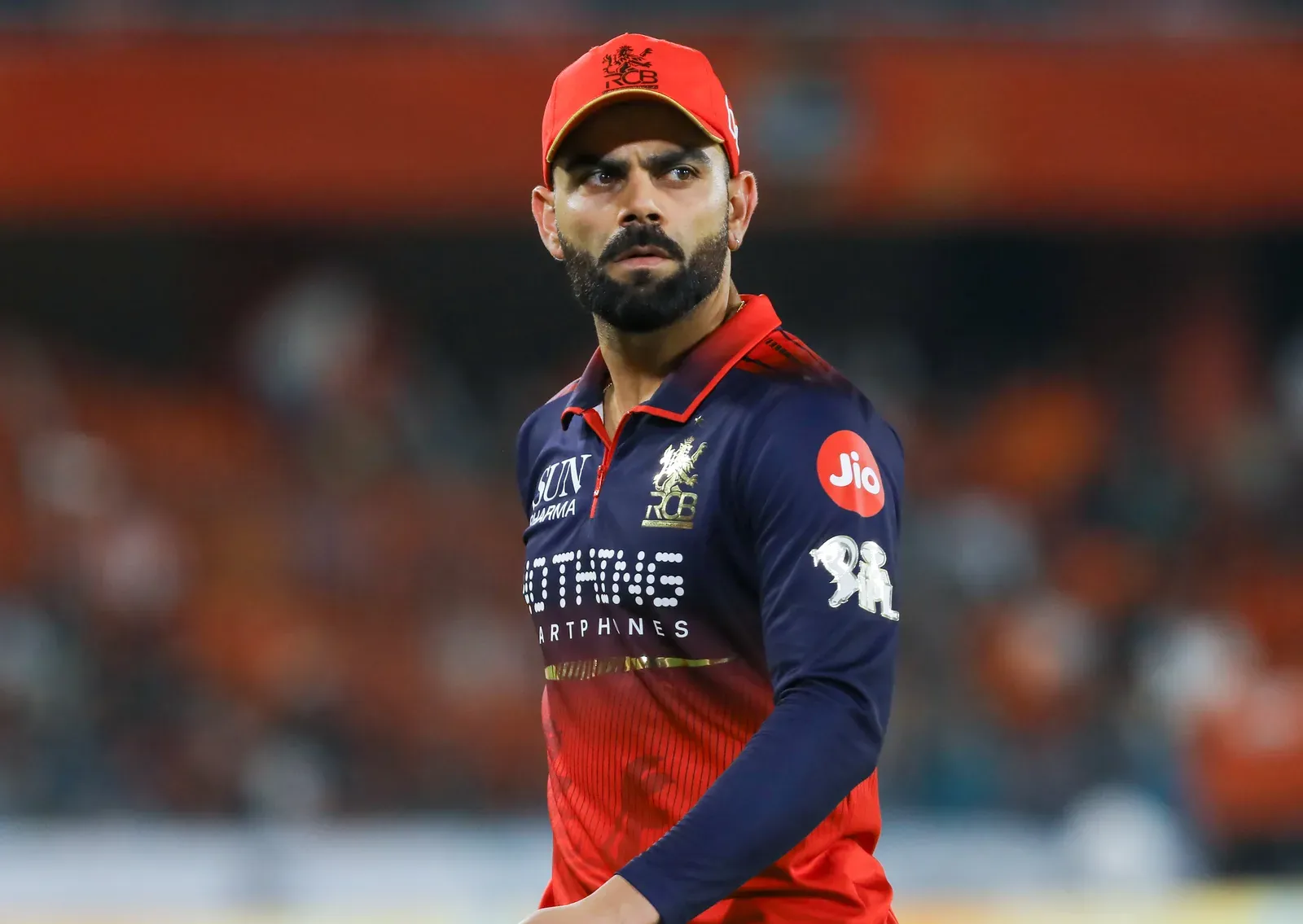 विराट कोहली ने नहीं मिलाया ट्रेविस हेड से हाथ, SRH ने RCB को 55 रनों से रौंदा — IPL 2026