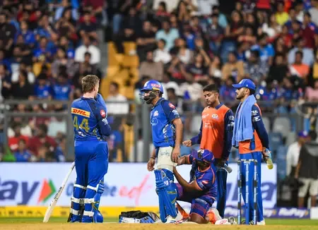 आईपीएल 2026 : मुंबई इंडियंस की बढ़ सकती हैं मुश्किलें, रोहित की हैमस्ट्रिंग इंजरी का होगा स्कैन