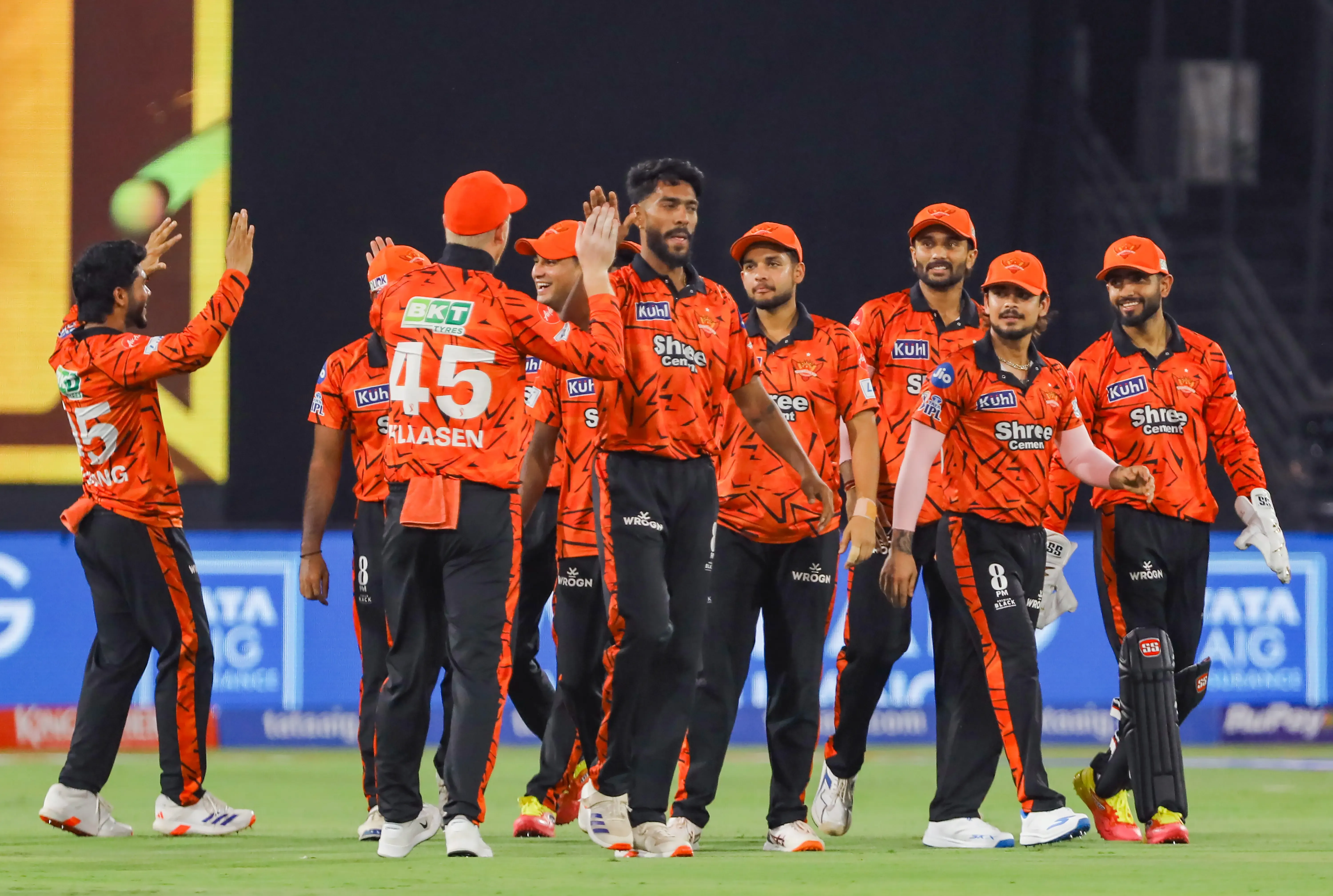 IPL 2026: SRH Coach Varun Aaron Encourages Debutants Praful and Sakib to Enjoy the Game