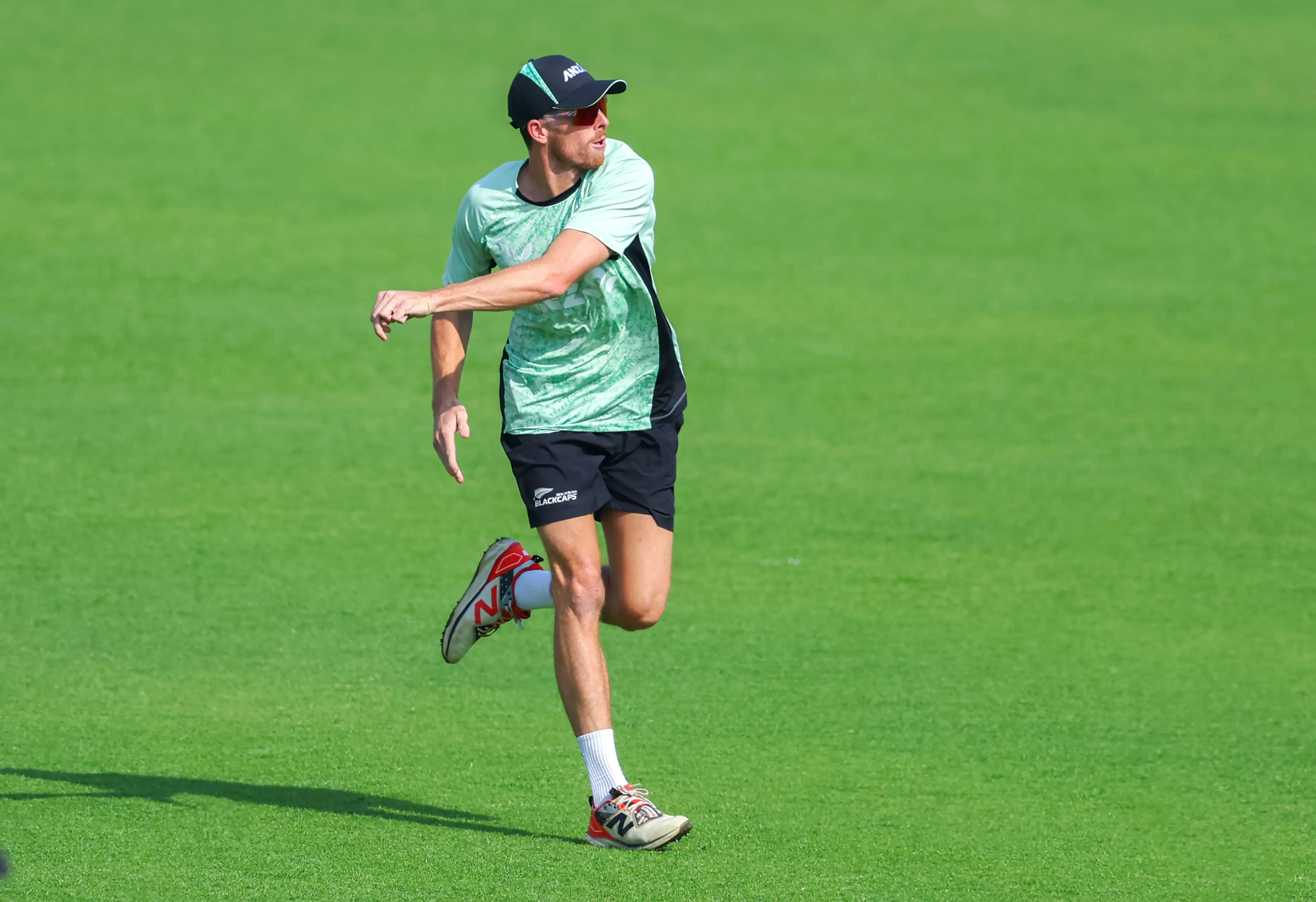 Mitchell Santner Joins Mumbai Indians for IPL 2026: Ready for Delhi Capitals Showdown