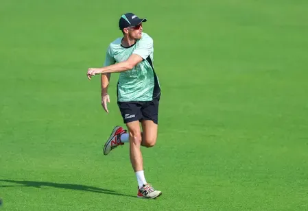 Mitchell Santner Joins Mumbai Indians Ahead of Key IPL Match Against Delhi Capitals