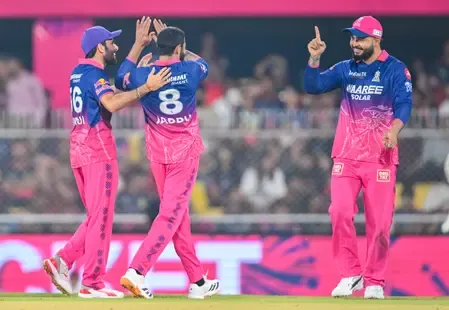 आईपीएल 2026: एसआरएच के खिलाफ आरआर ने टॉस जीतकर गेंदबाजी चुनी, दोनों टीमों में 2-2 बदलाव