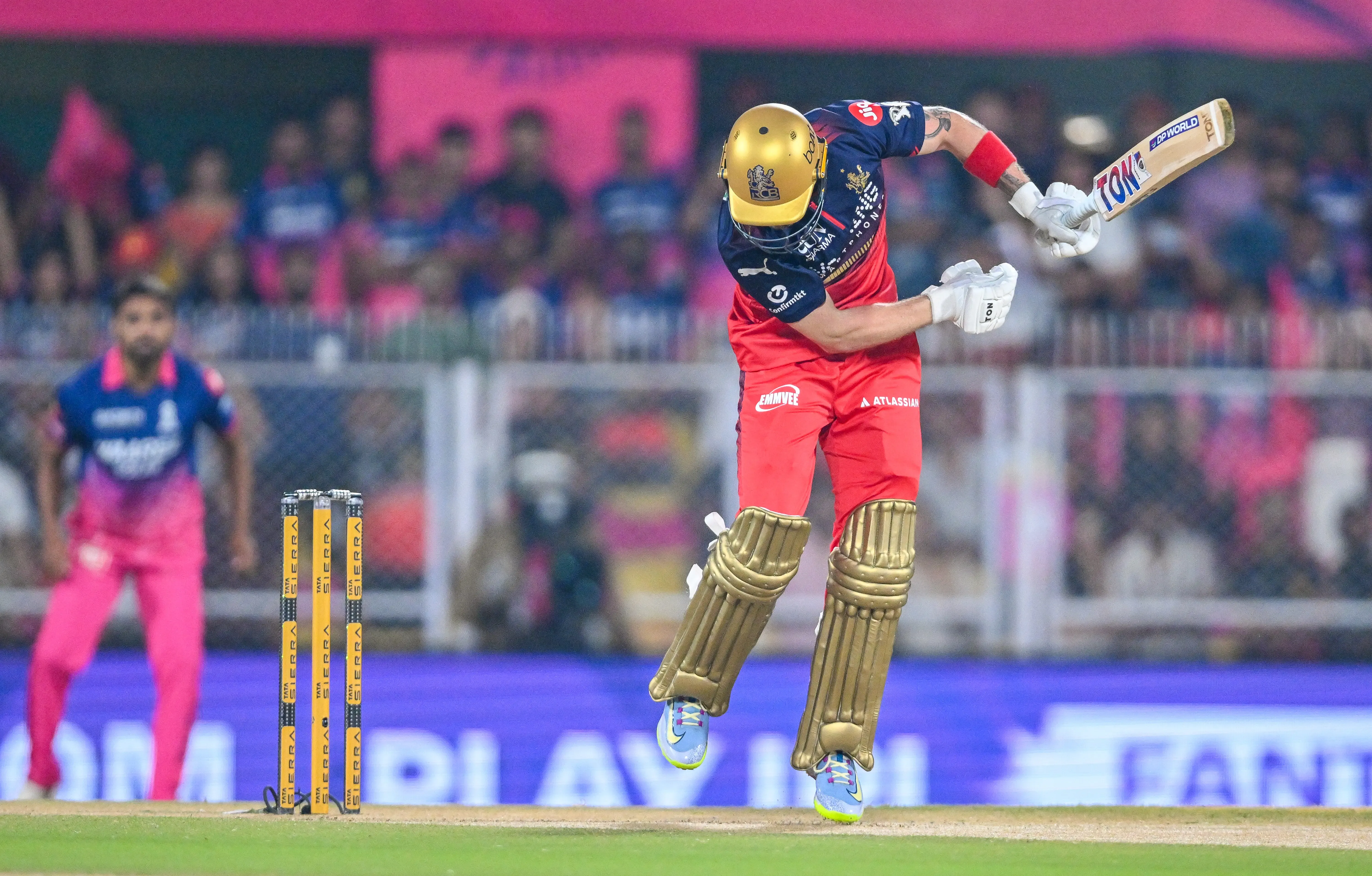 आईपीएल 2026: तीसरी बार पहली गेंद पर आउट हुए फिल साल्ट, शर्मनाक रिकॉर्ड बना