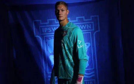 Ipswich Town sign goalkeeper Kjell Scherpen on four-year deal
