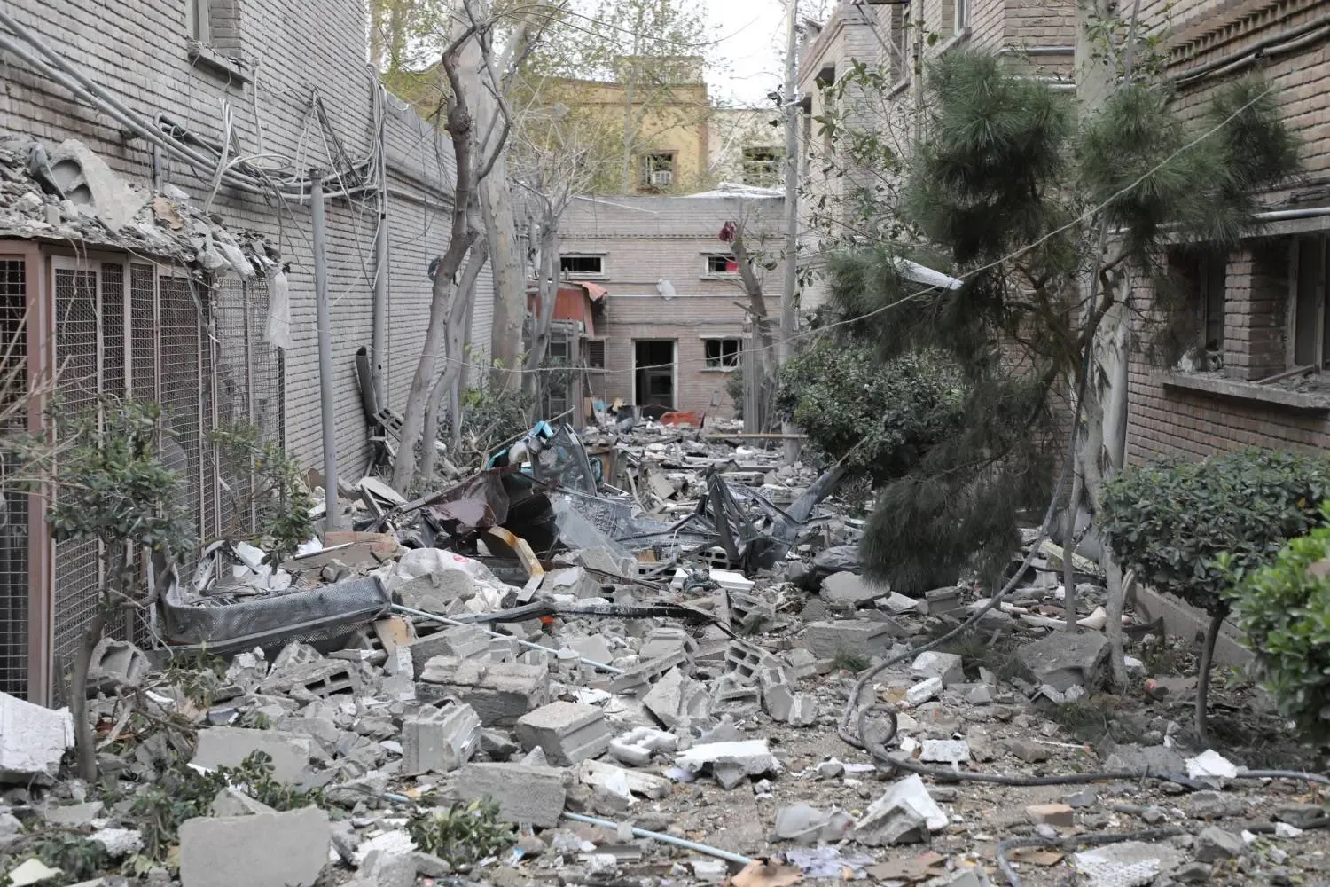 ईरान का 100 साल पुराना मेडिकल रिसर्च सेंटर पर हमला, इमारत पूरी तरह से तबाह