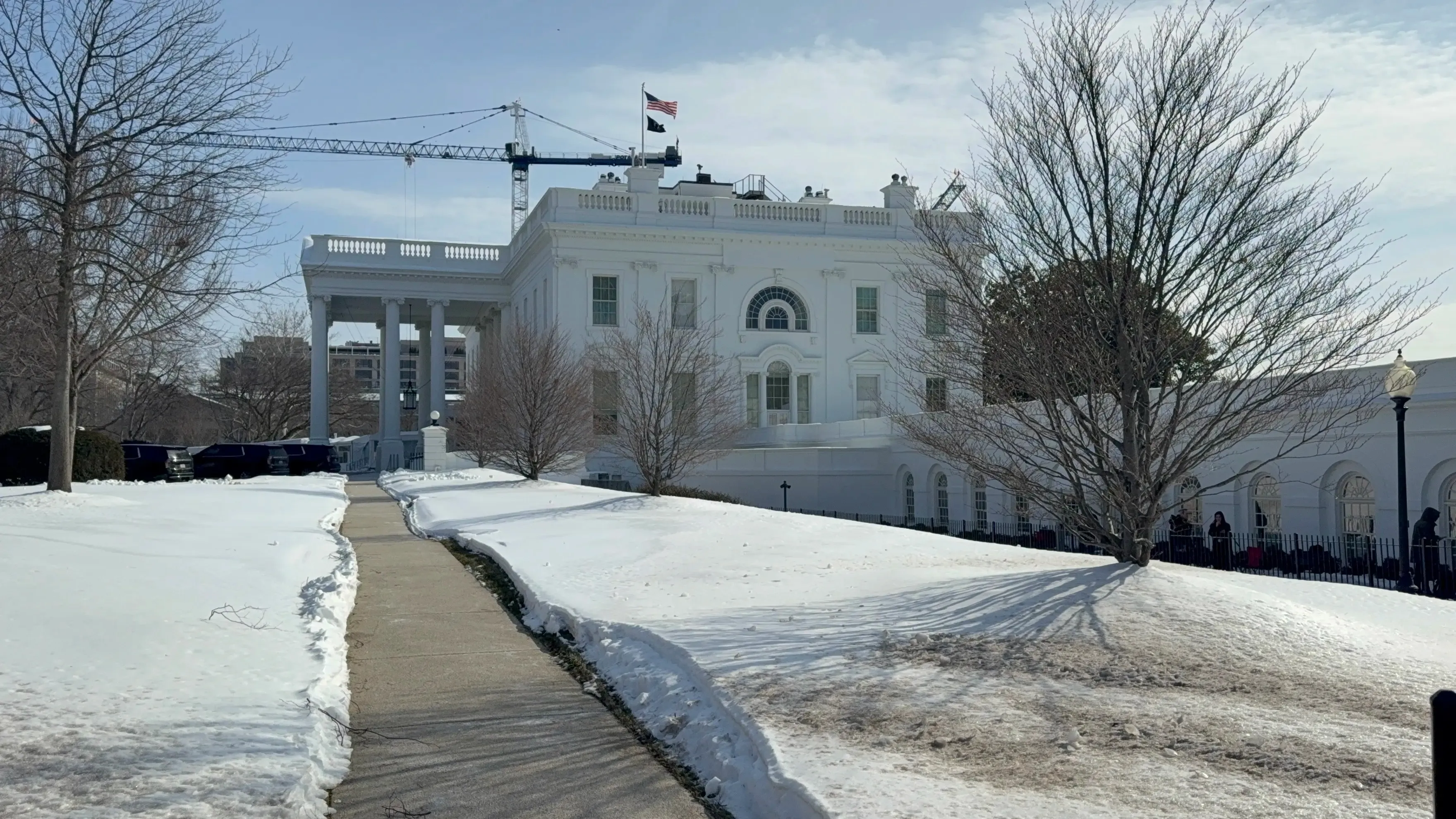 अमेरिका की कार्रवाई से ईरान में खामेनी शासन के खिलाफ उभरा जनजागरण, व्हाइट हाउस के बाहर रैली