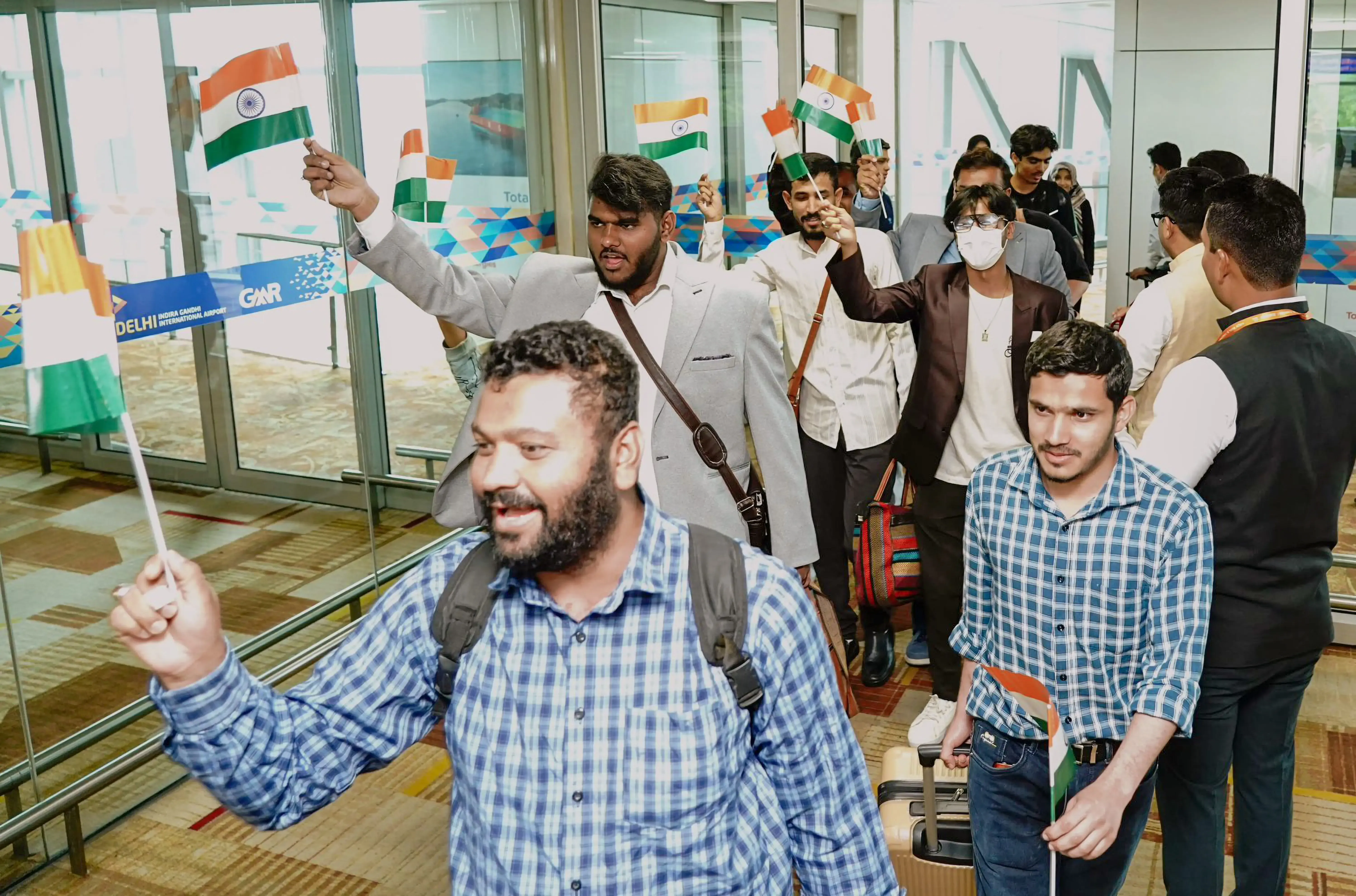 क्या ईरान में पढ़ रहे छात्रों के पासपोर्ट दिलाने और हालात बिगड़ने पर निकासी की व्यवस्था की जाएगी?