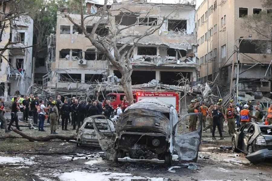 What happened as Iran missile strikes kill eight in Israel?