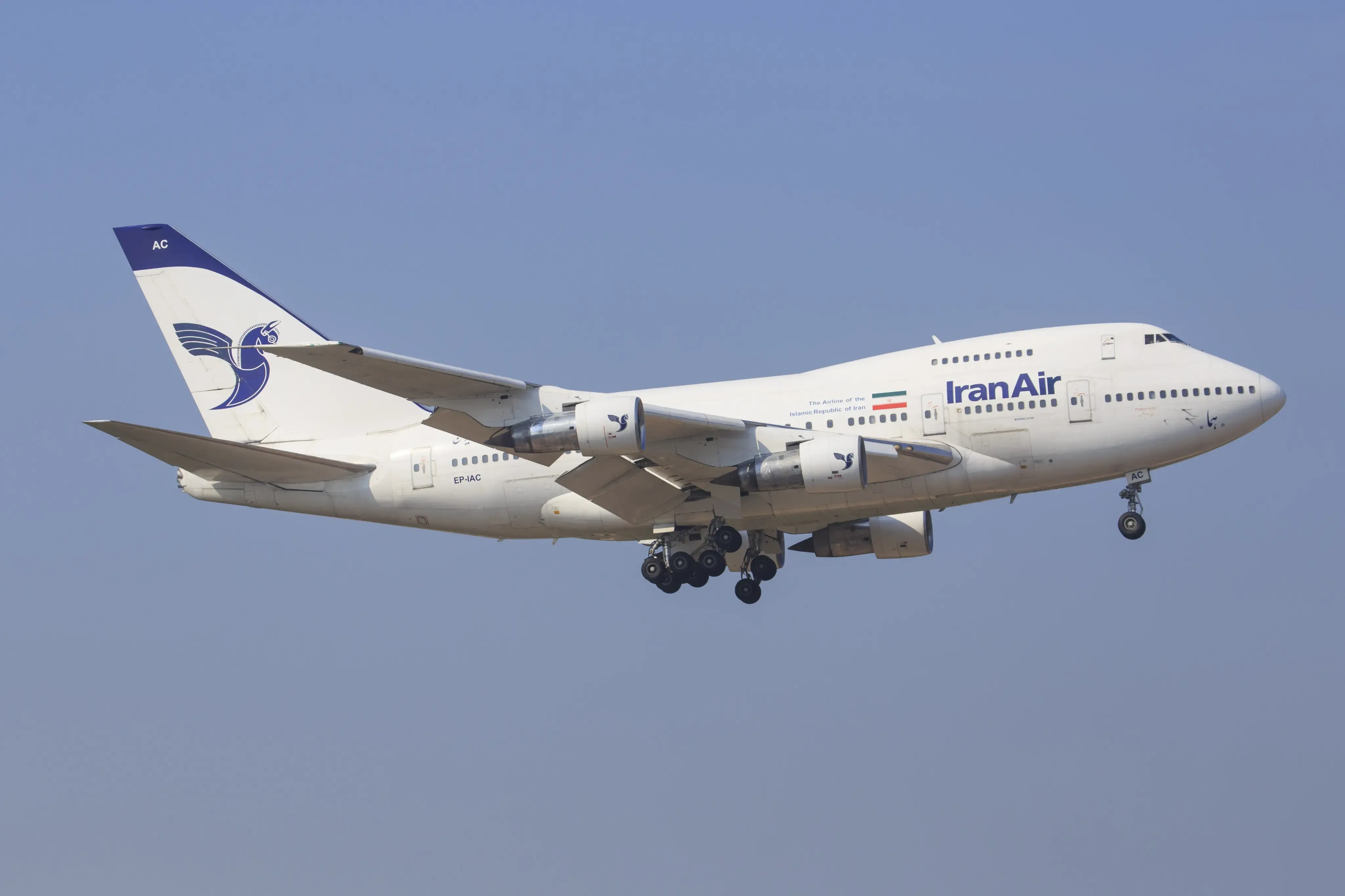 ईरान ने अंतरराष्ट्रीय उड़ानों के लिए एयरस्पेस आंशिक रूप से खोला: जानें पूरी खबर