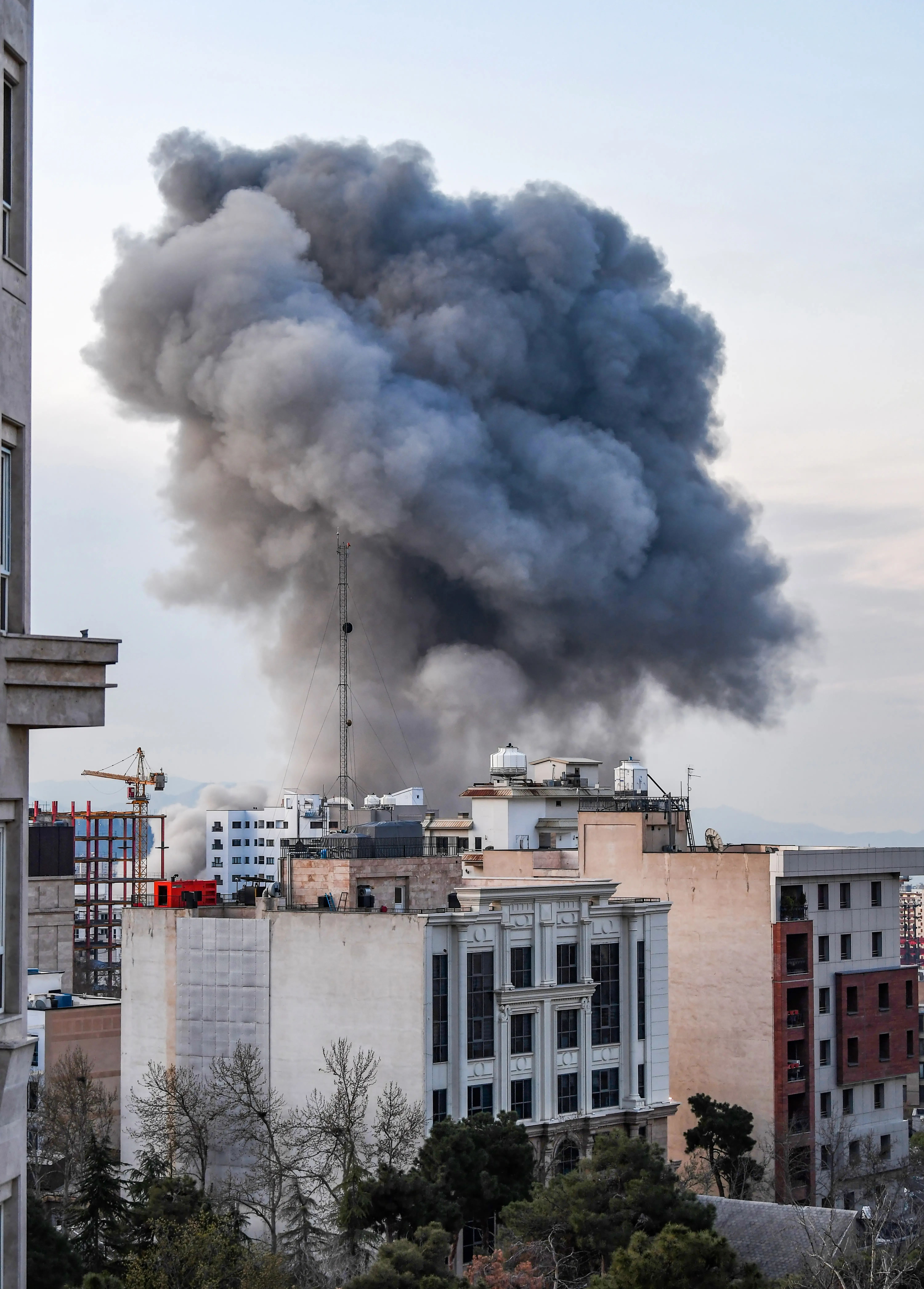 ईरान संघर्ष के आरंभिक हफ्तों में 3,300 से अधिक लोगों की मौत, 43 लाख बेघर: डब्ल्यूएचओ