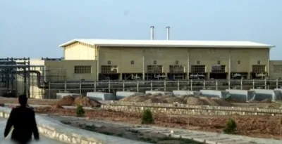 ईरानी मंत्री की अपील- 'पावर प्लांट्स के पास मानव श्रृंखला बनाएं लोग'