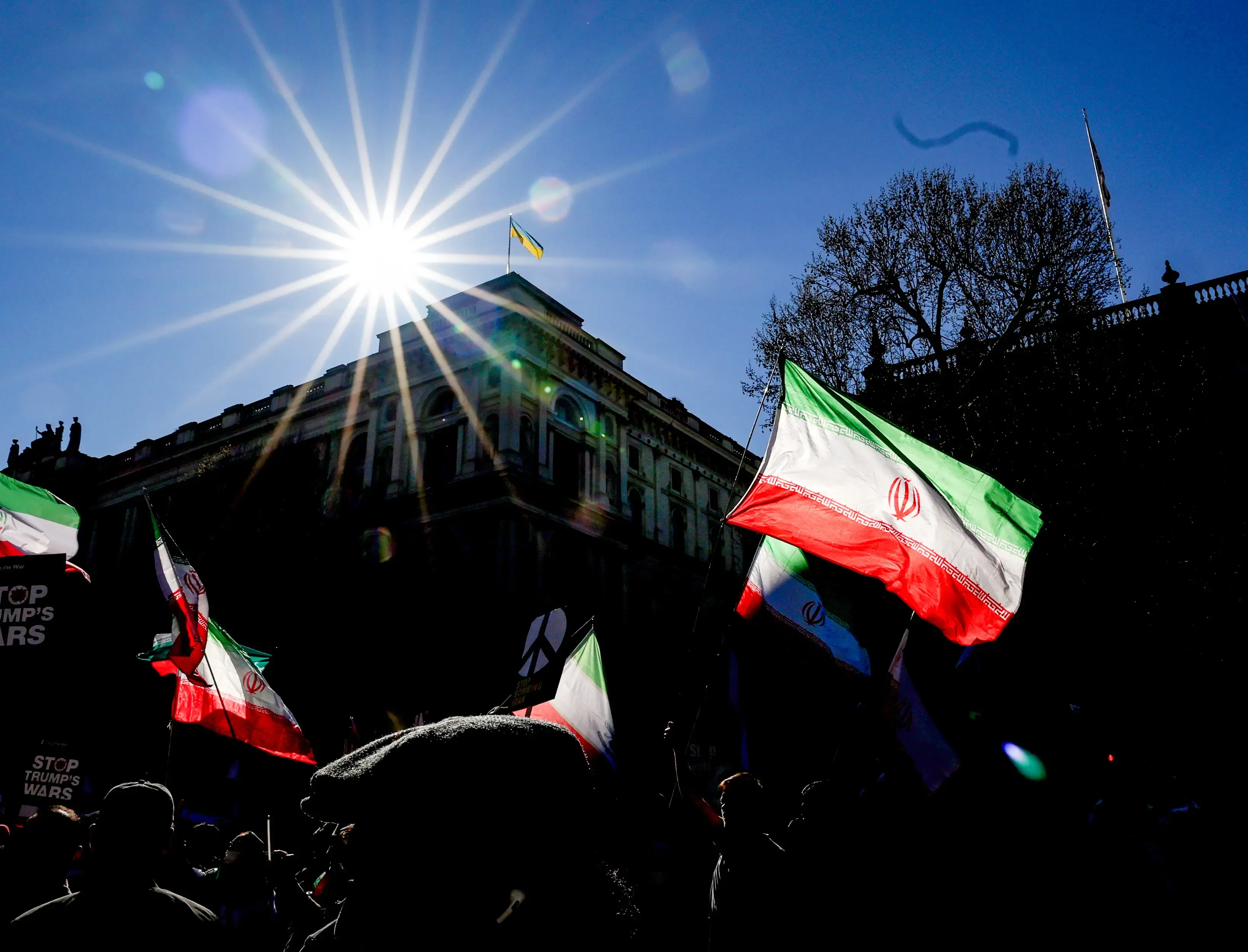 ईरान का दावा: संघर्ष के बीच खार्ग द्वीप से तेल निर्यात में वृद्धि