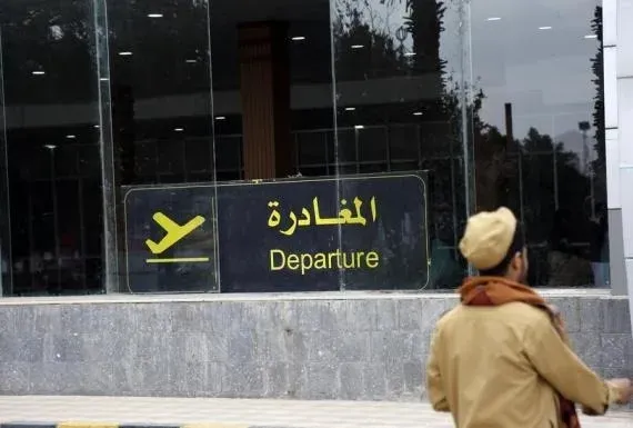 Iranian plane with Houthi delegation diverted to Hodeidah after Sanaa airport strikes