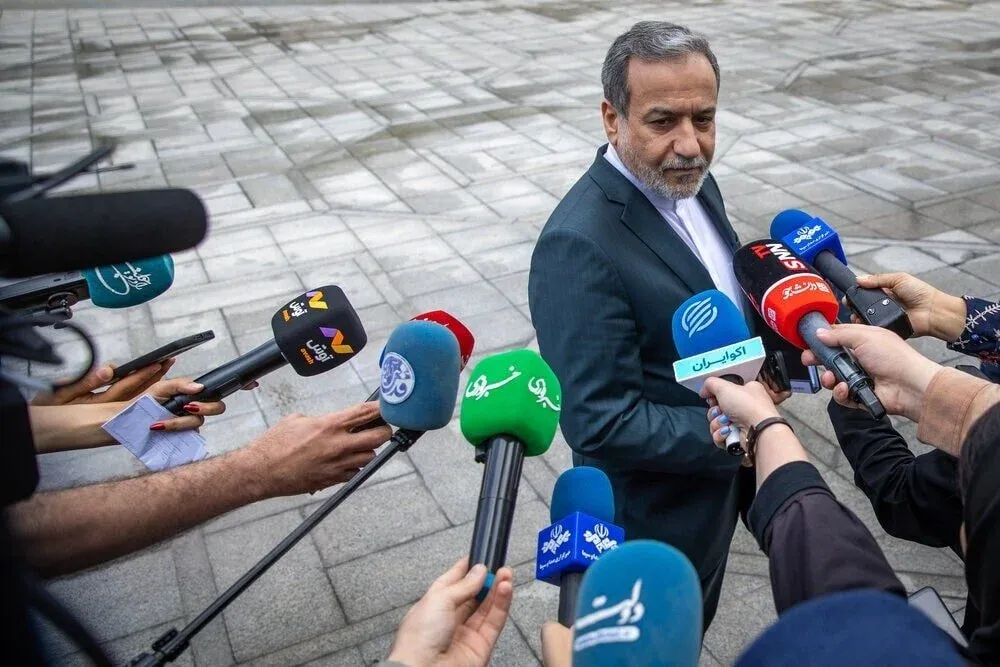 Will Iran's FM Announce Next Round of Talks with US in Oman on Sunday?