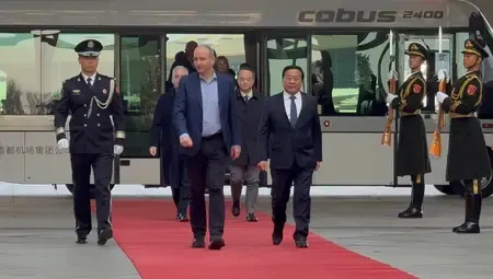 आयरलैंड के प्रधानमंत्री माइकल मार्टिन पेइचिंग पहुंचे