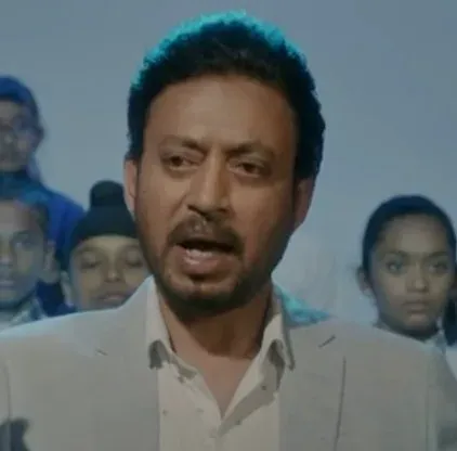 'हिंदी मीडियम' के नौ साल: इरफान खान का वो तंज जो आज भी गूंजता है