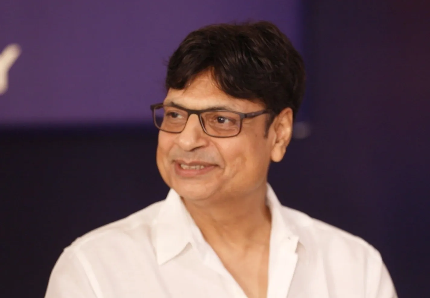 How Does Irshad Kamil Compare Love to a Rainbow?