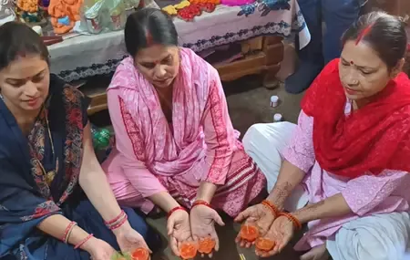पारंपरिक मिट्टी के दीयों की मांग में भारी उछाल, चीन के उत्पाद पीछे