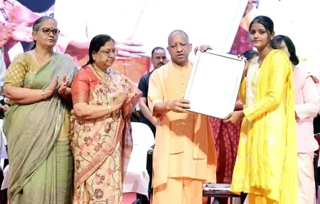 सीएम योगी का ऐलान: आंगनवाड़ी में 5,000 कार्यकत्रियों और 60,000 सहायिकाओं की भर्ती का लक्ष्य