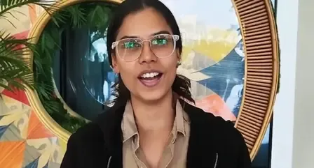 लोकतंत्र के महापर्व में हिस्सा : थाईलैंड से वोट देने पटना पहुंचीं तन्वी शाह 