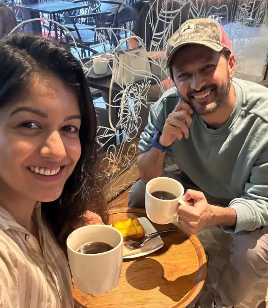 Ishita Dutta, Vatsal Sheth enjoy coffee date after son's hospital scare