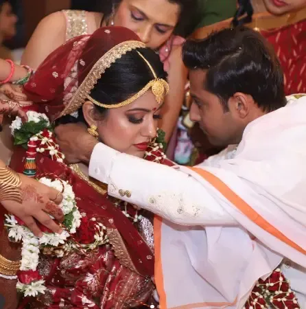 Ishita Dutta wishes husband Vatsal Seth on their 8th marriage anniversary