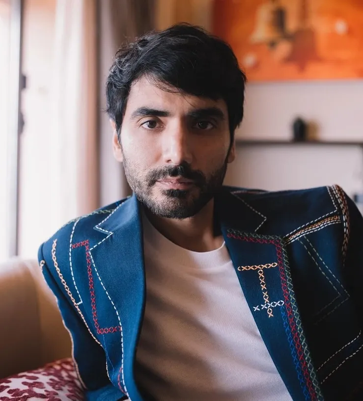 How Does Ishwak Singh Relate His Life to Raghav's Journey in 'Mitti'?