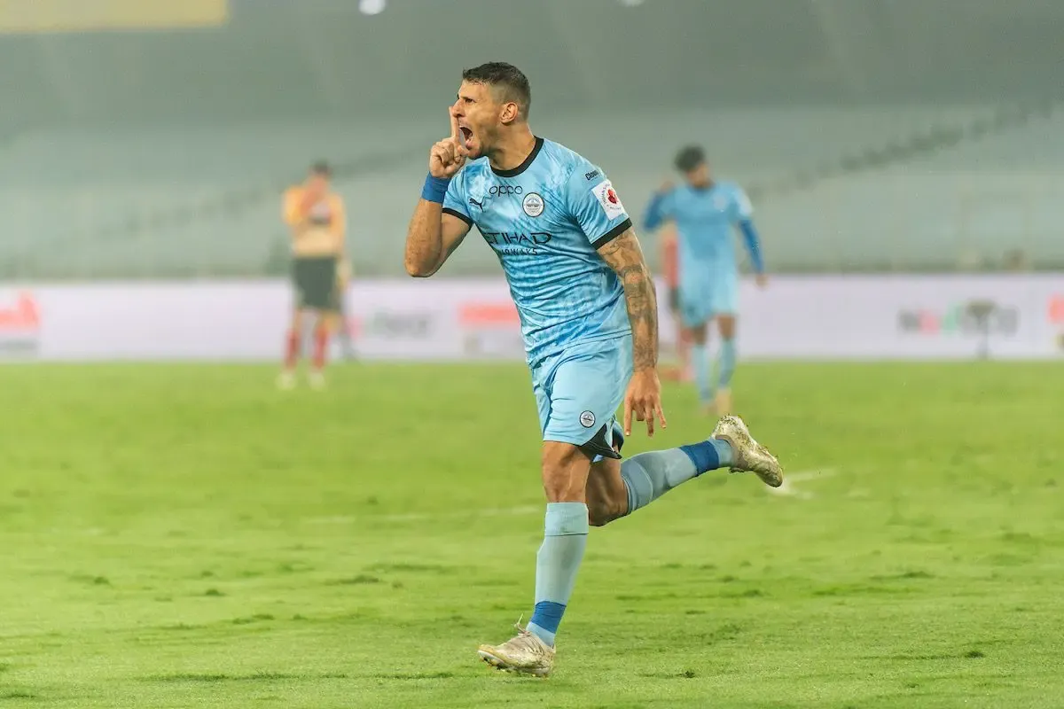 ISL 2024-25: Mumbai City Clinches Last-Minute Victory Against East Bengal