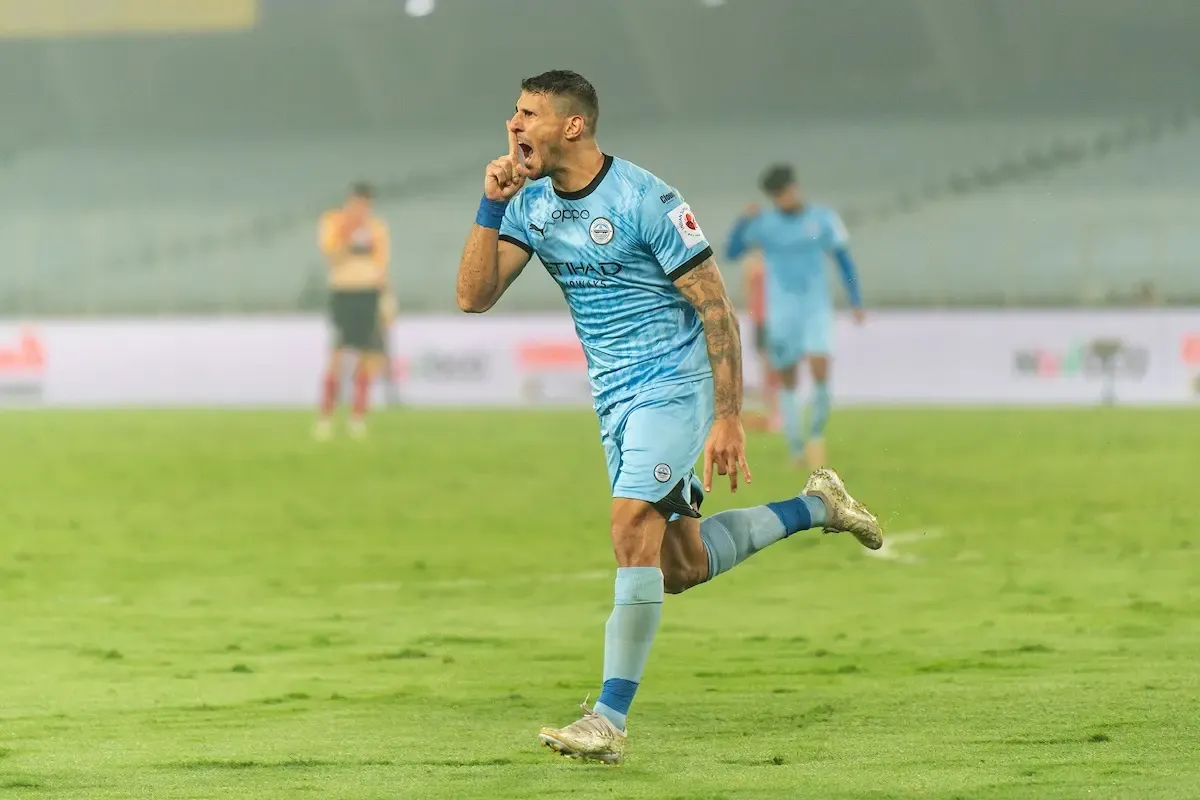 ISL 2024-25: Mumbai Aims for Semifinal Spot in Crucial Duel Against Bengaluru