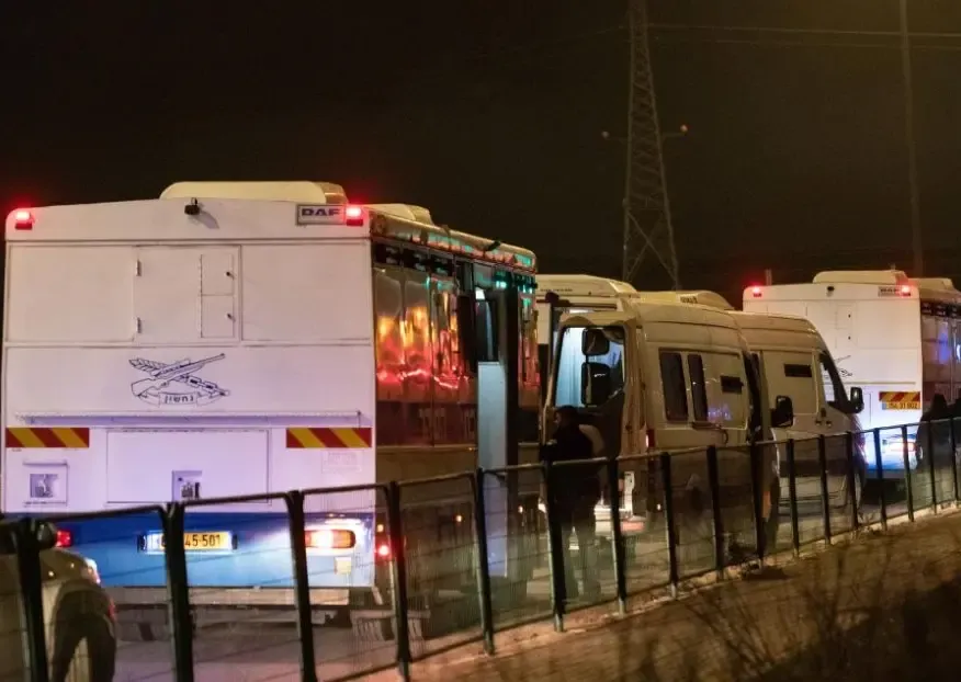 Israel Initiates Release of 200 Palestinian Inmates