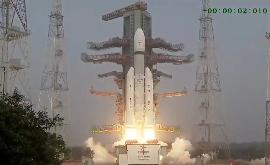 What is the significance of ISRO's heaviest satellite launch 'BlueBird 6'?