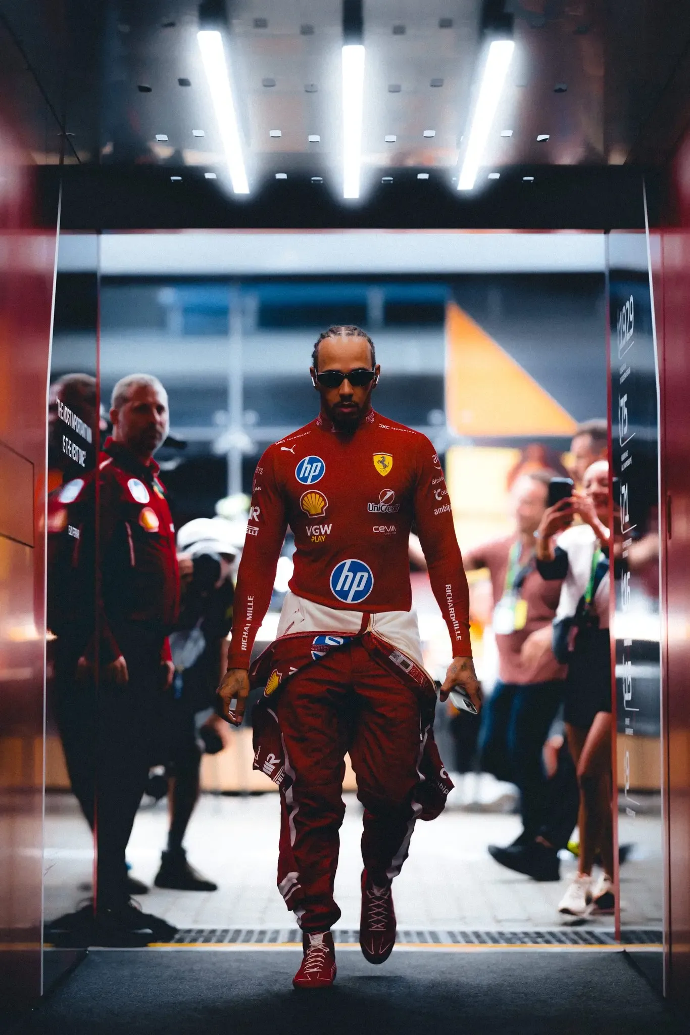 How did Hamilton end up qualifying last in Las Vegas?