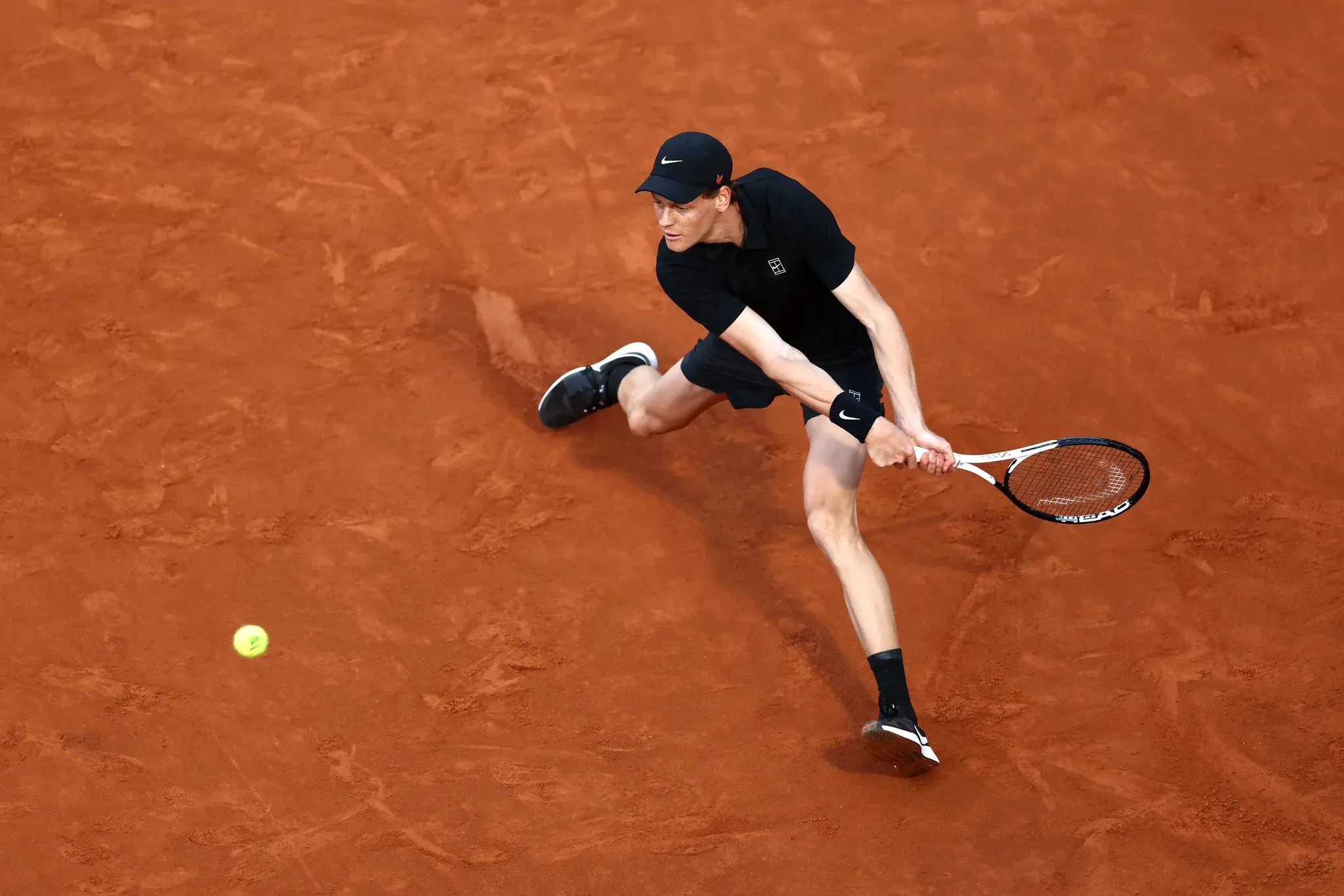 Did Jannik Sinner Triumph Over Injured Jesper de Jong to Advance in Rome?