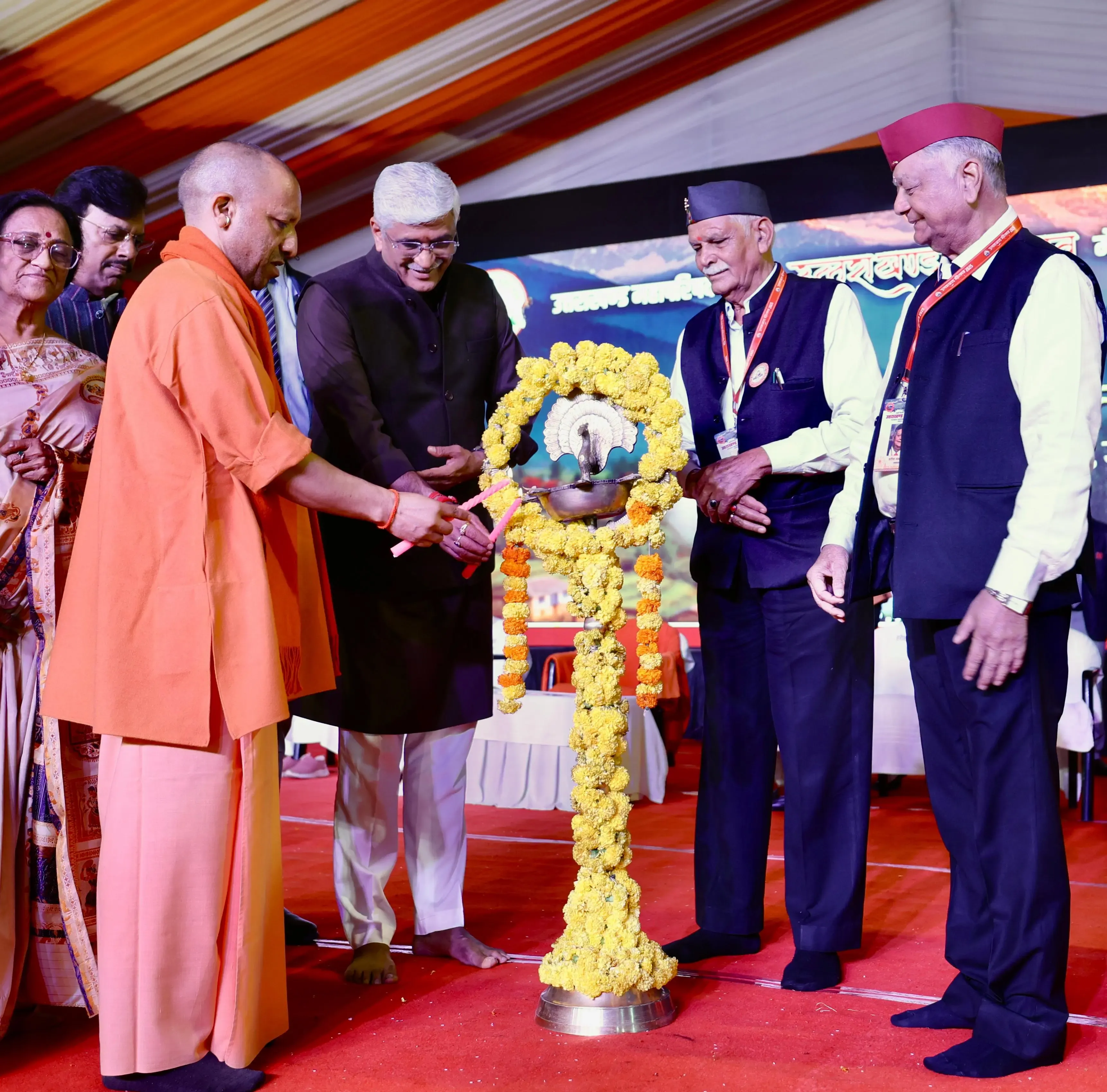 क्या लोकगीत और लोककला इतिहास के गौरव को सहेजने में मदद कर सकते हैं?: सीएम योगी