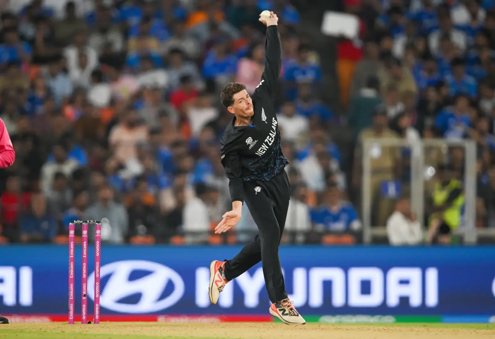 Santner rejects BBL deal for NZ Tests: coach Walter on 'measure of the man'