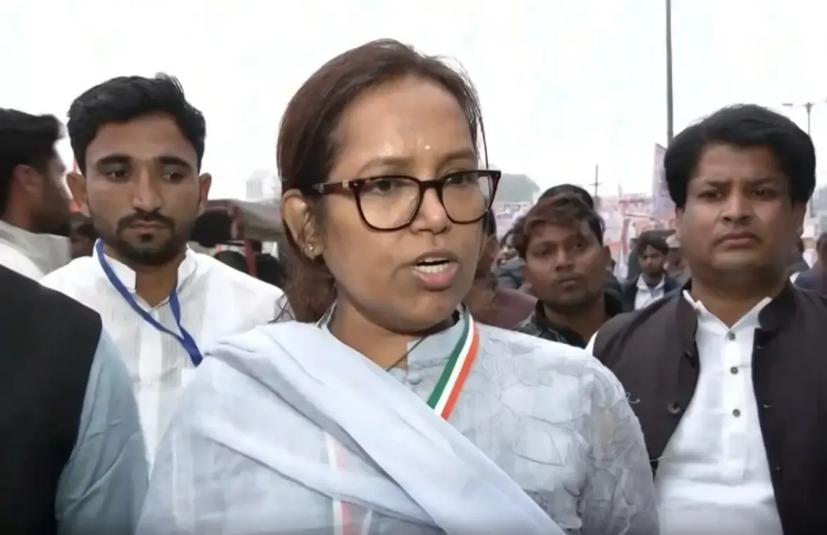 क्या चुनाव आयोग पर आरोप की जांच के बजाय भाजपा उसके पीछे खड़ी है? कांग्रेस सांसद वर्षा गायकवाड़