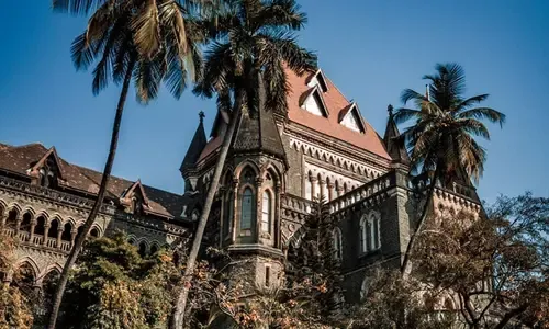 क्या कोर्ट से बाहर निकलते वक्त ये गाड़ियां नहीं दिखनी चाहिए? मुंबई प्रदर्शन पर हाईकोर्ट के चीफ जस्टिस की सख्त टिप्पणी