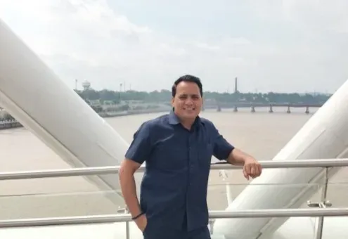 लखनऊ अग्निकांड: PSO समरवीर चाहर ने जान जोखिम में डालकर बचाए 6 बच्चे, दीवार तोड़कर किया रेस्क्यू