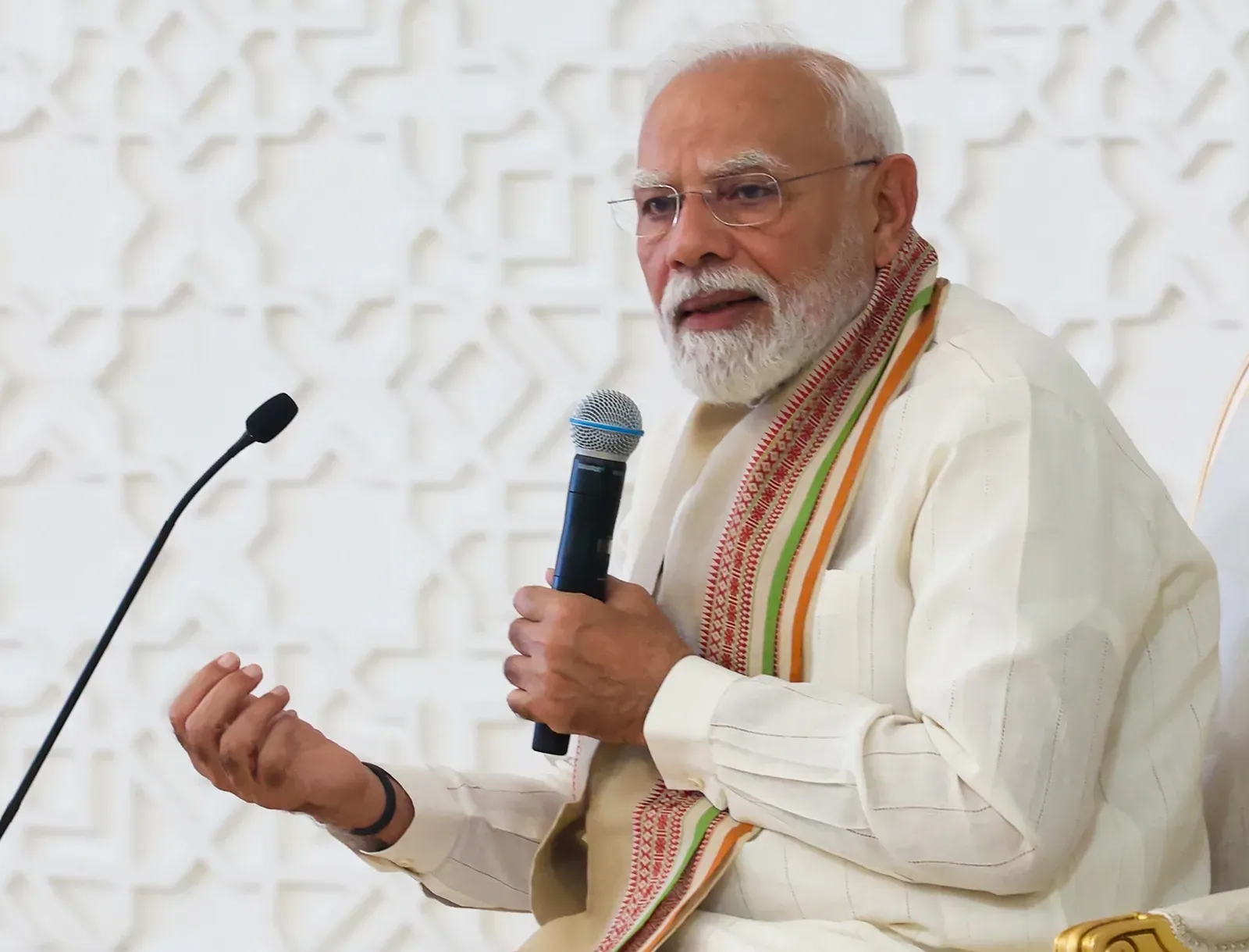 PM मोदी ने एक्स पर साझा किया संस्कृत सुभाषित: 'कार्य पूर्ण होने तक योजना गुप्त रखने वाला ही पंडित'