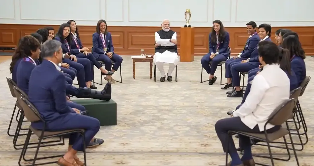 क्या पीएम मोदी से ट्रॉफी के बिना मिली थीं भारतीय महिला क्रिकेटर? हरमनप्रीत ने याद किया वो दिन