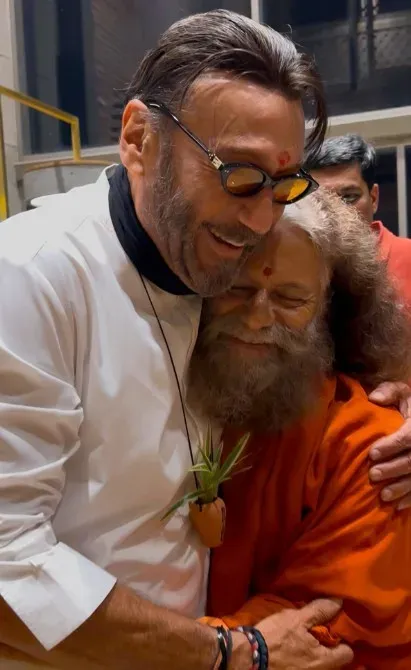 Jackie Shroff seeks blessings from Swami Chidanand Saraswati in touching spiritual moment