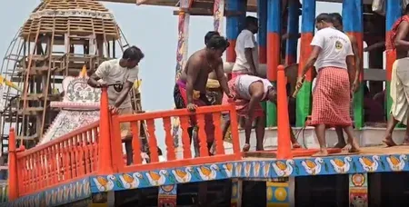 पुरी रथ यात्रा 2025: 40 कलाकार रथों को सजाने में जुटे, 14 जुलाई को नबजौबन दर्शन