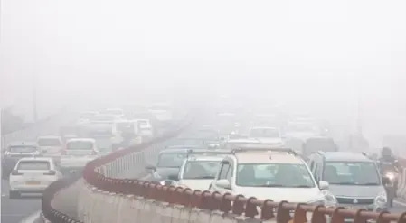 जहरीली हवा ने तोड़े सारे रिकॉर्ड, नोएडा-गाजियाबाद के कई इलाकों में एक्यूआई 400 पार 
